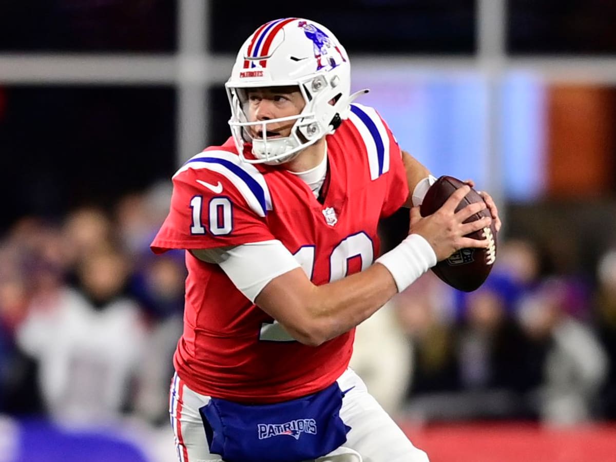 New England Patriots Quarterback Mac Jones Among '3 to Watch' vs. Miami  Dolphins - Sports Illustrated New England Patriots News, Analysis and More