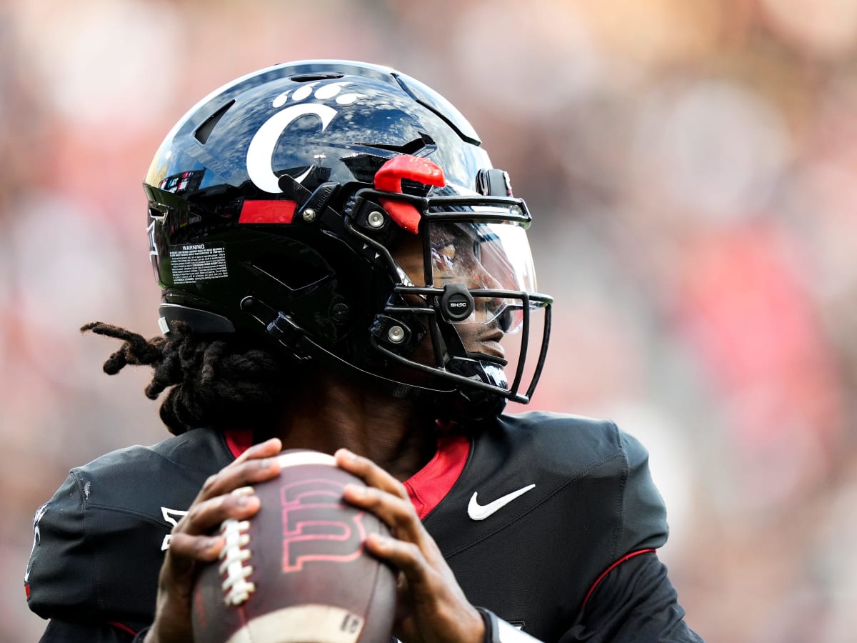 Cincinnati Defeats Miami (Ohio), 38-17, Takes Lead in Battle of