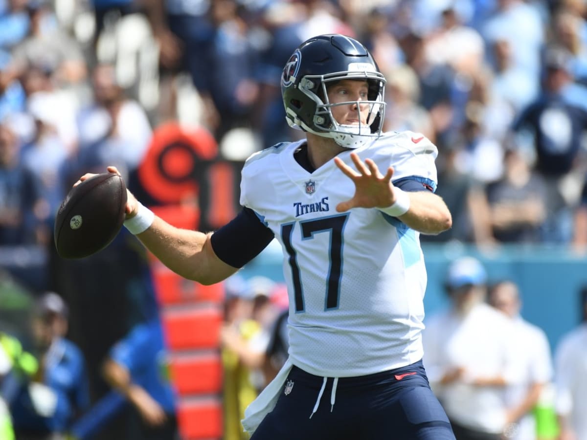 Tennessee Titans start strong, then just hang on against