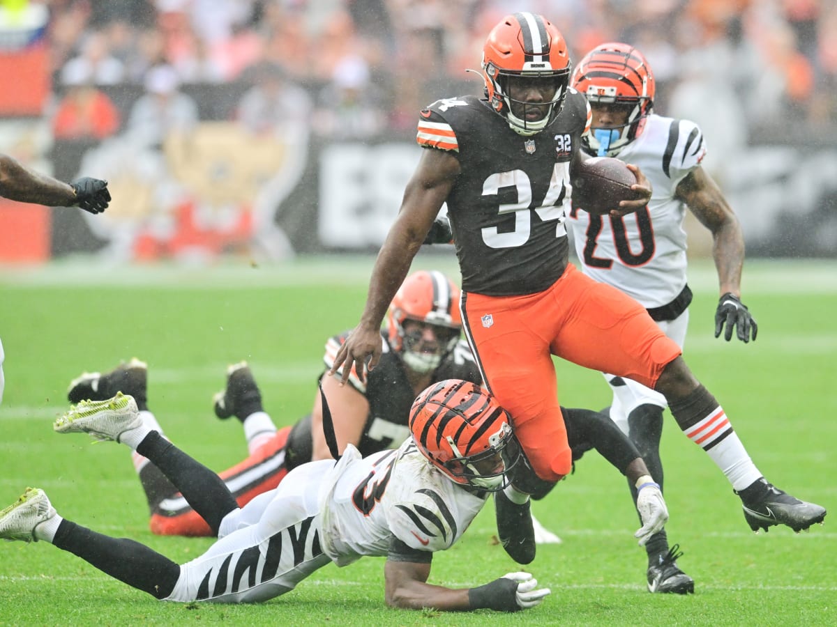 Cleveland Browns running back Jerome Ford (34) warms up prior to the start  of an NFL preseason football game against the Philadelphia Eagles, Sunday,  Aug. 21, 2022, in Cleveland. (AP Photo/Kirk Irwin