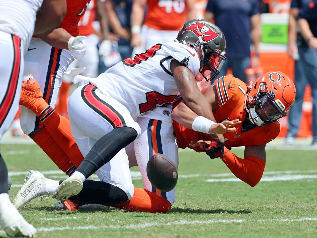 Justin Fields' cool demeanor gives Bears confidence as losses pile