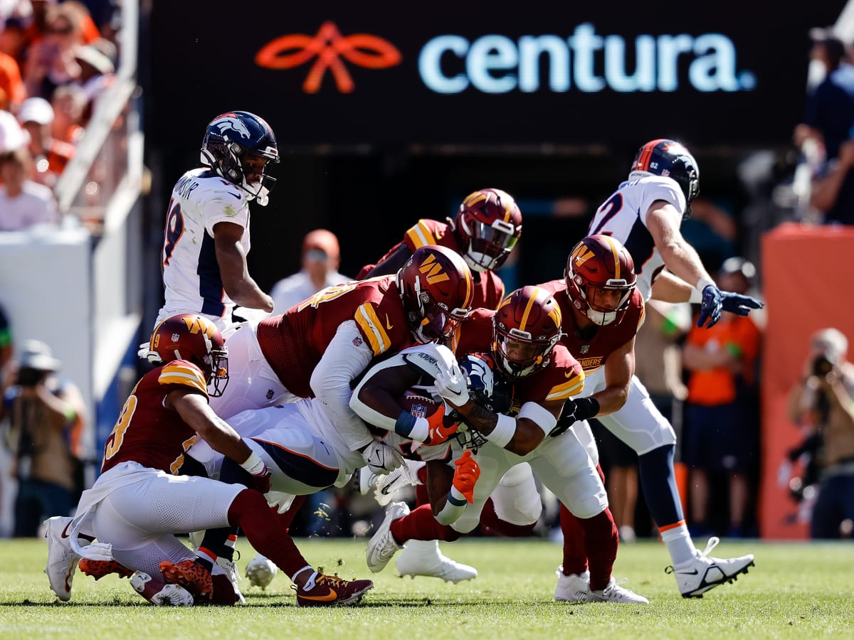 The Washington Commanders trail the Denver Broncos 21-14 at halftime - Hogs  Haven