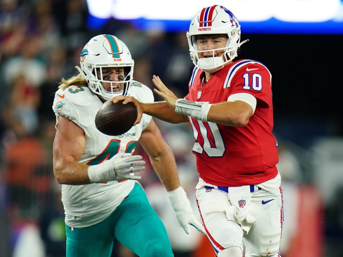 MIAMI GARDENS, FL - OCTOBER 24: Miami Dolphins outside linebacker Andrew  Van Ginkel (43) during the game between the Atlanta Falcons and the Miami  Dolphins on October 24, 2021 at Hard Rock