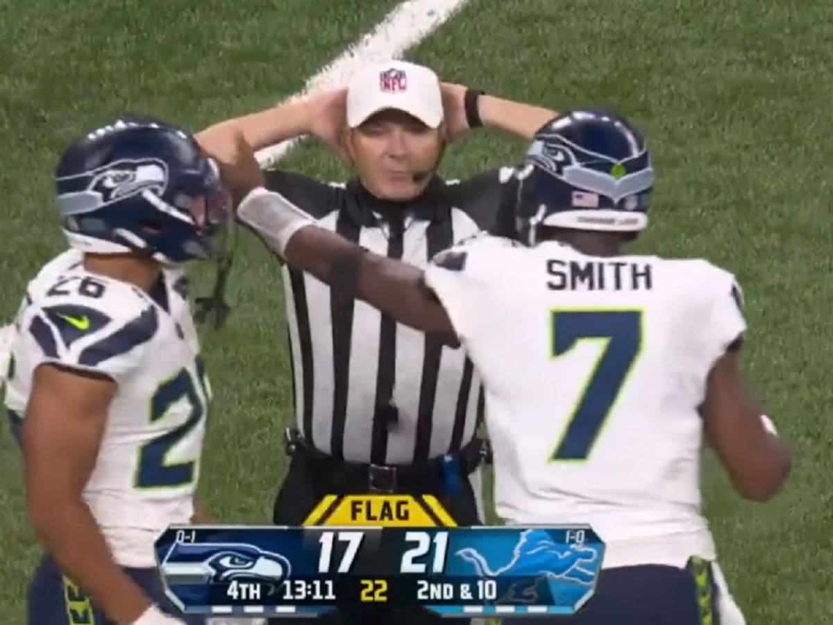 NFL ref hits Seahawks' Geno Smith with great line as QB protests