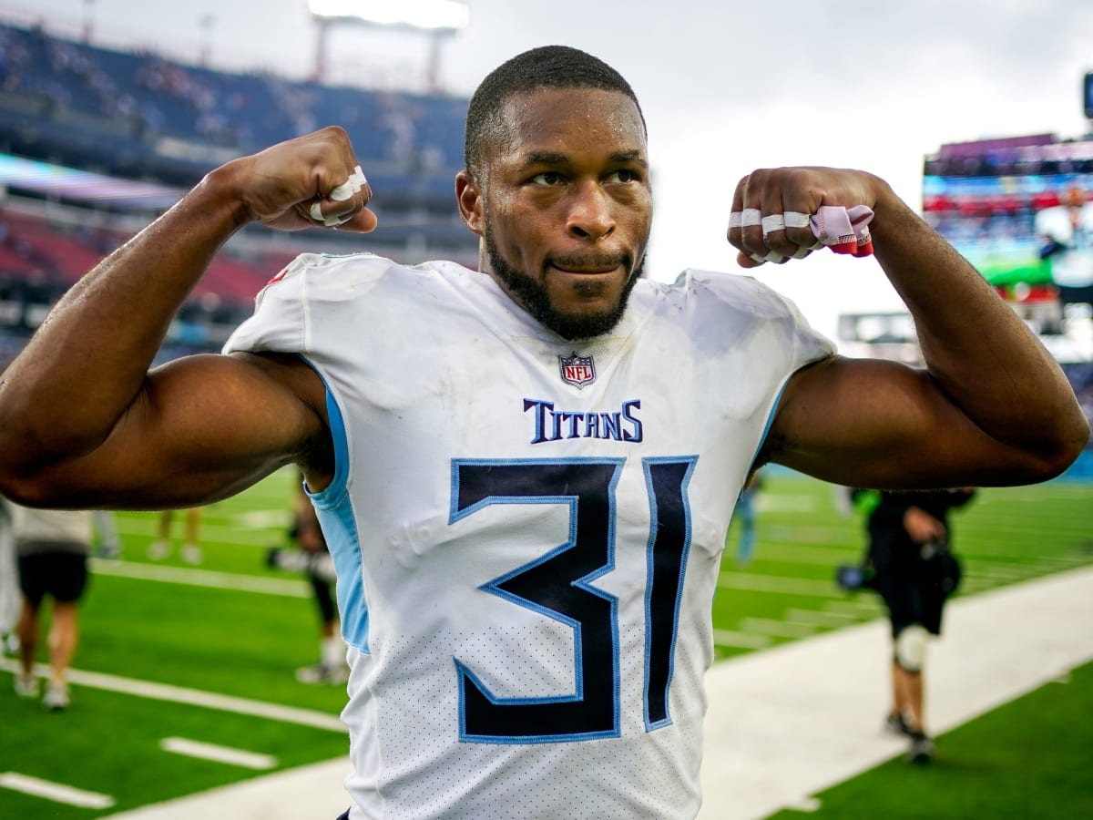 December 18, 2022 Tennessee Titans running back Derrick Henry (22) carries  the ball during the NFL football game against the Los Angeles Chargers in  Inglewood, California. Mandatory Photo Credit : Charles Baus/CSM/Sipa