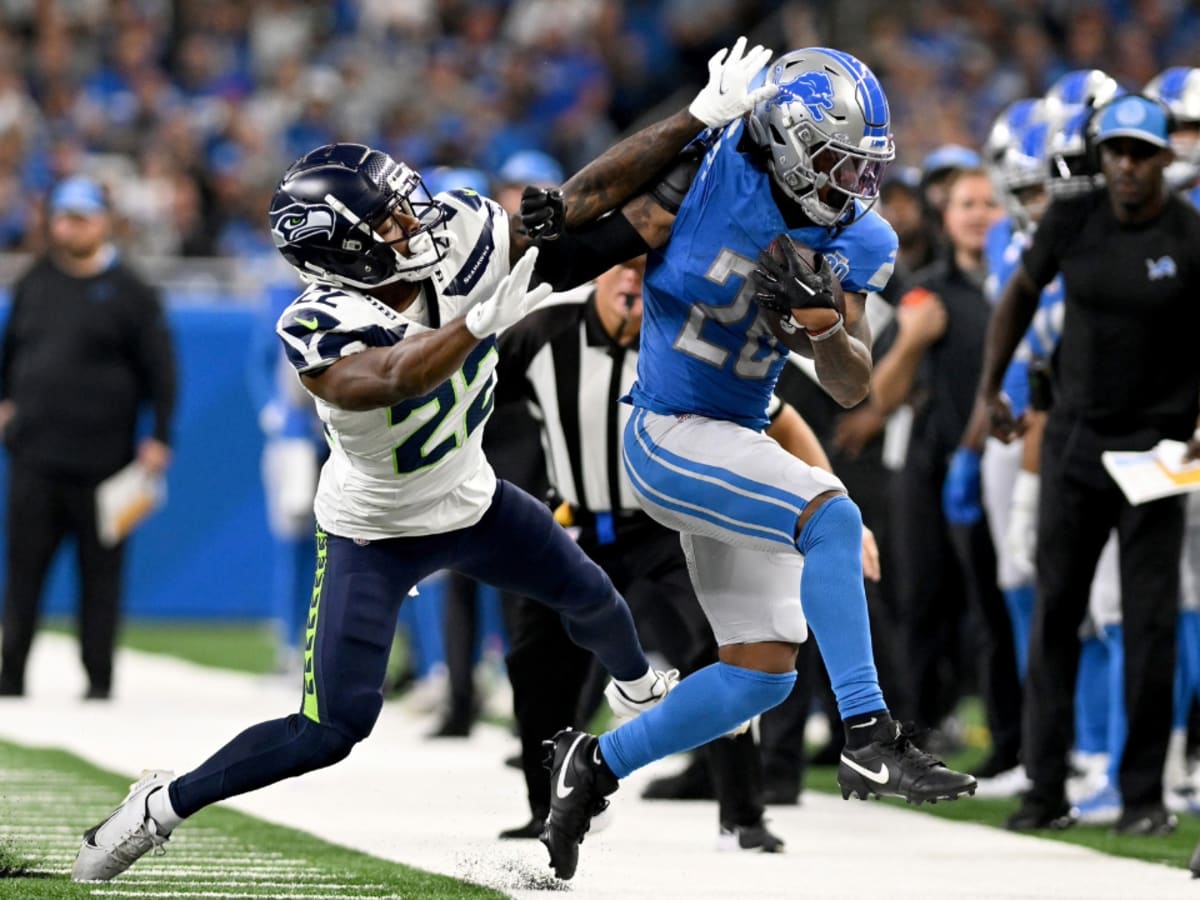 Detroit Lions Jahmyr Gibbs doing everything to 'get a jump' early in NFL  career - Sports Illustrated Detroit Lions News, Analysis and More