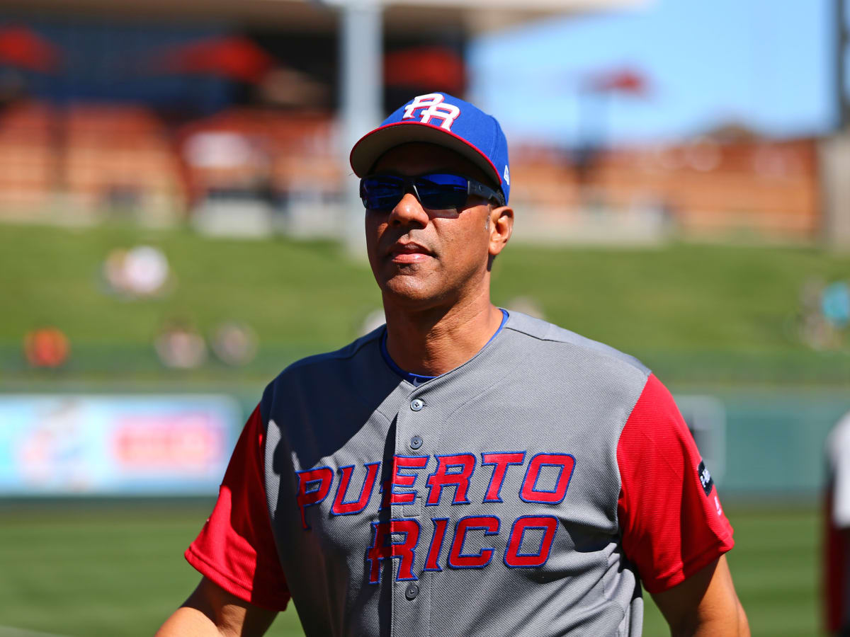 Former Texas Ranger Juan Gonzalez will receive his Rangers Hall of Fame  jacket Friday