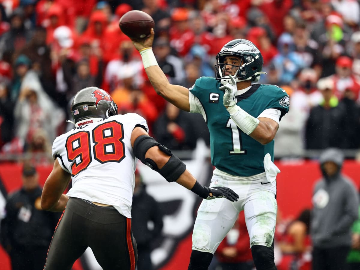 Eagles vs. Buccaneers: Odds, predictions, props and best bets 