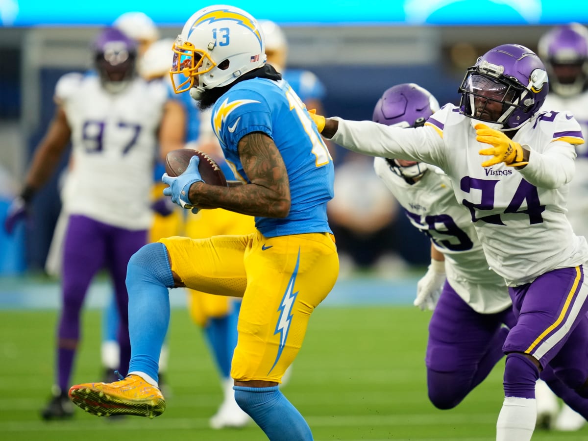 Who are the experts taking in Chargers vs. Vikings?