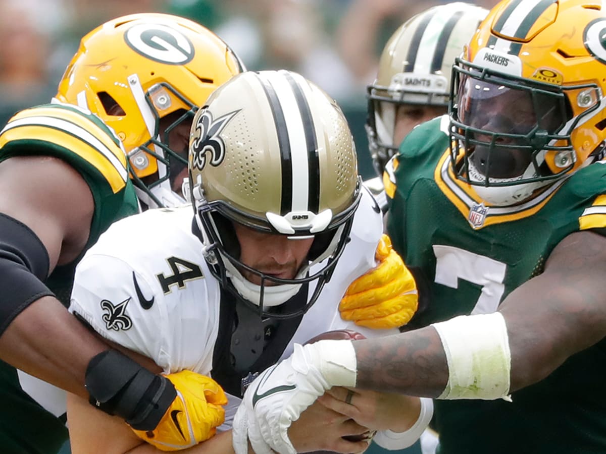 Saints' Derek Carr leaves game against Packers with shoulder injury after  getting sacked