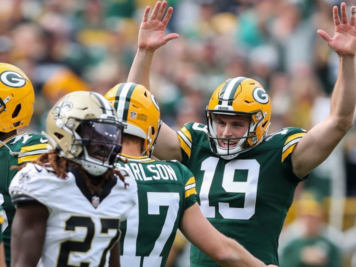 WIDE RIGHT! Lambeau Field erupts as Saints miss field goal