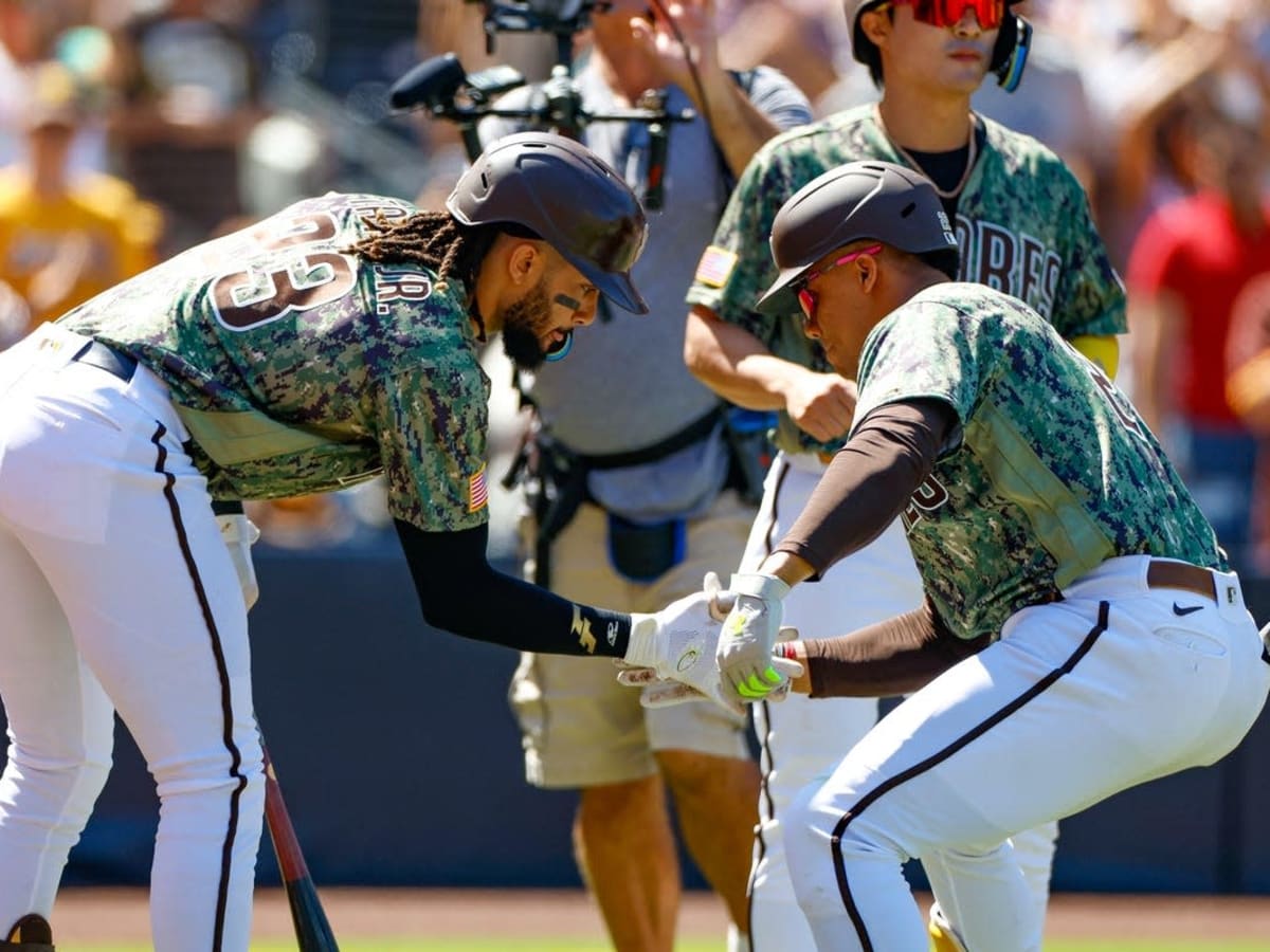 Giants score 12 runs vs. Padres after team home run derby