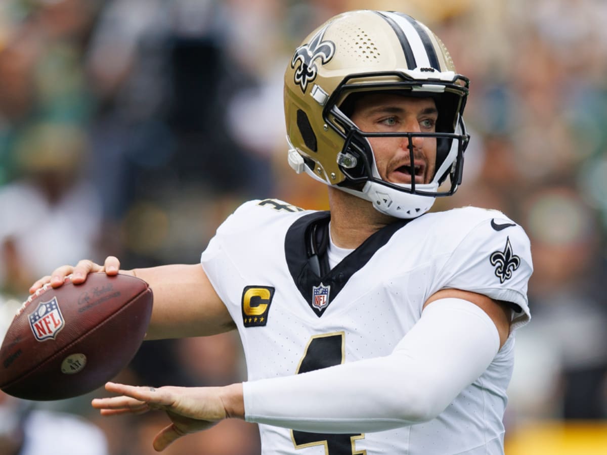 Saints QB Derek Carr Considered 'Week to Week' Due to Shoulder Injury -  Sports Illustrated