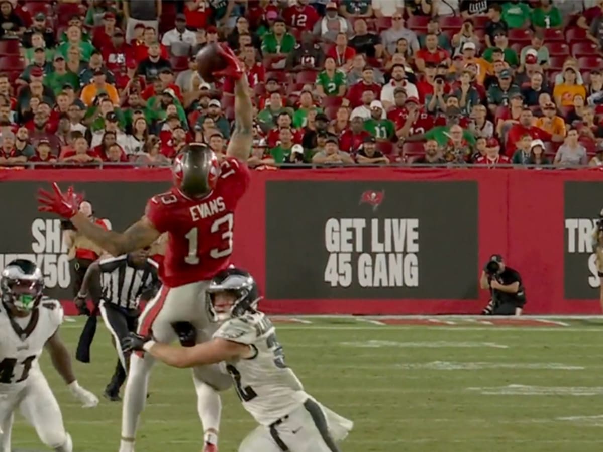 NFL: Tampa Bay Buccaneers' Mike Evans makes catch in loss to