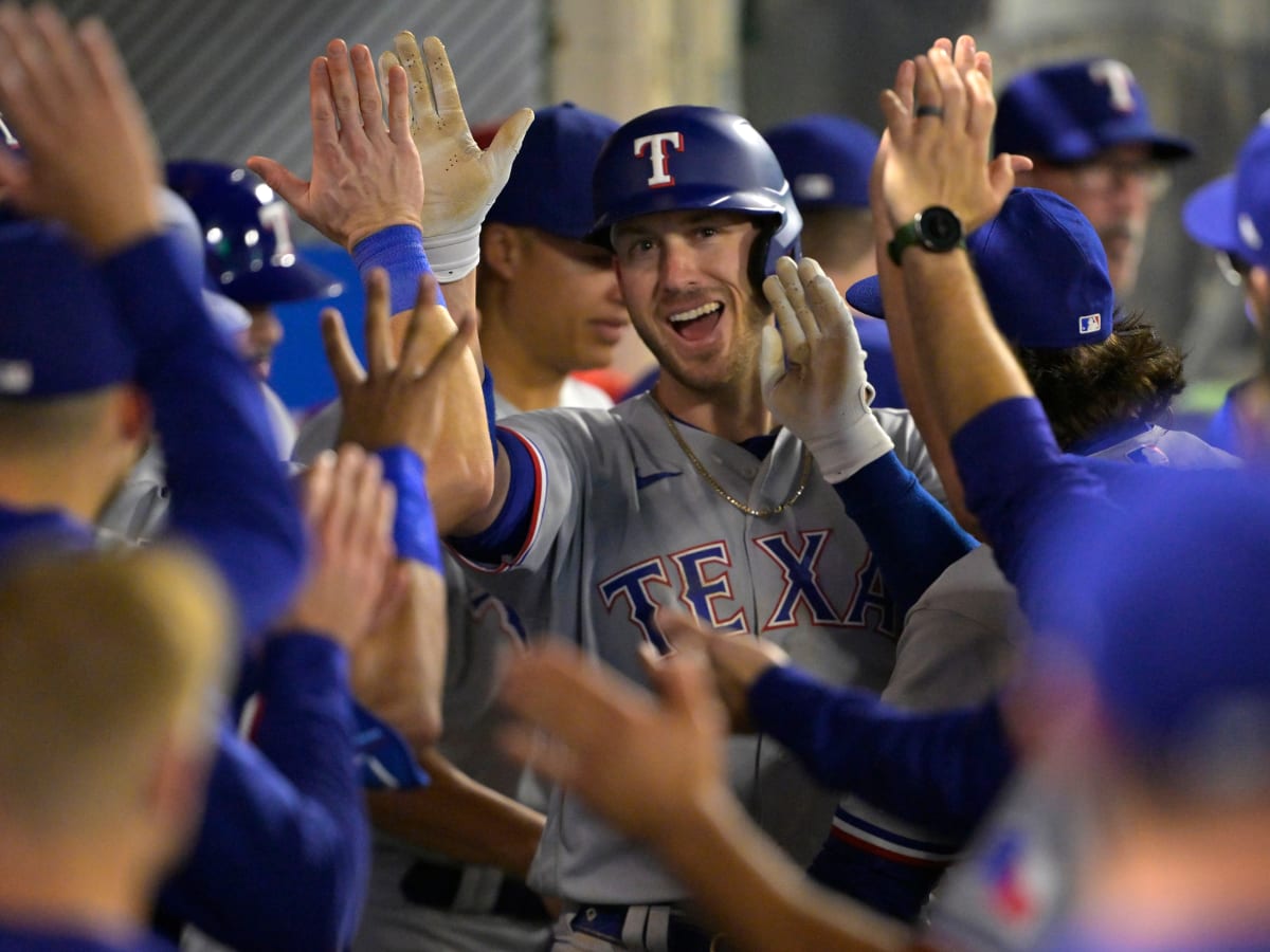 Rangers' streak at 10 with 5-1 win in Seattle