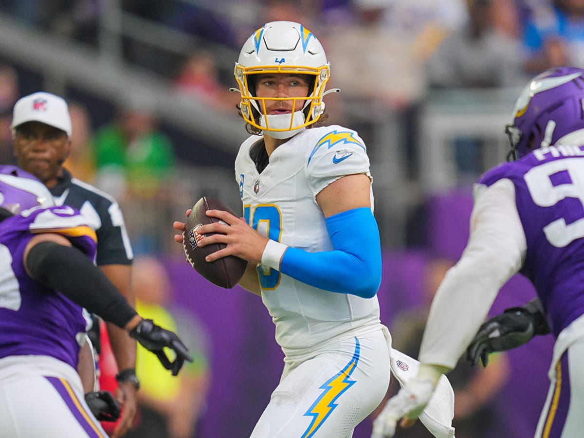 Herbert, Chargers keep Vikings winless, pulling out a 28-24