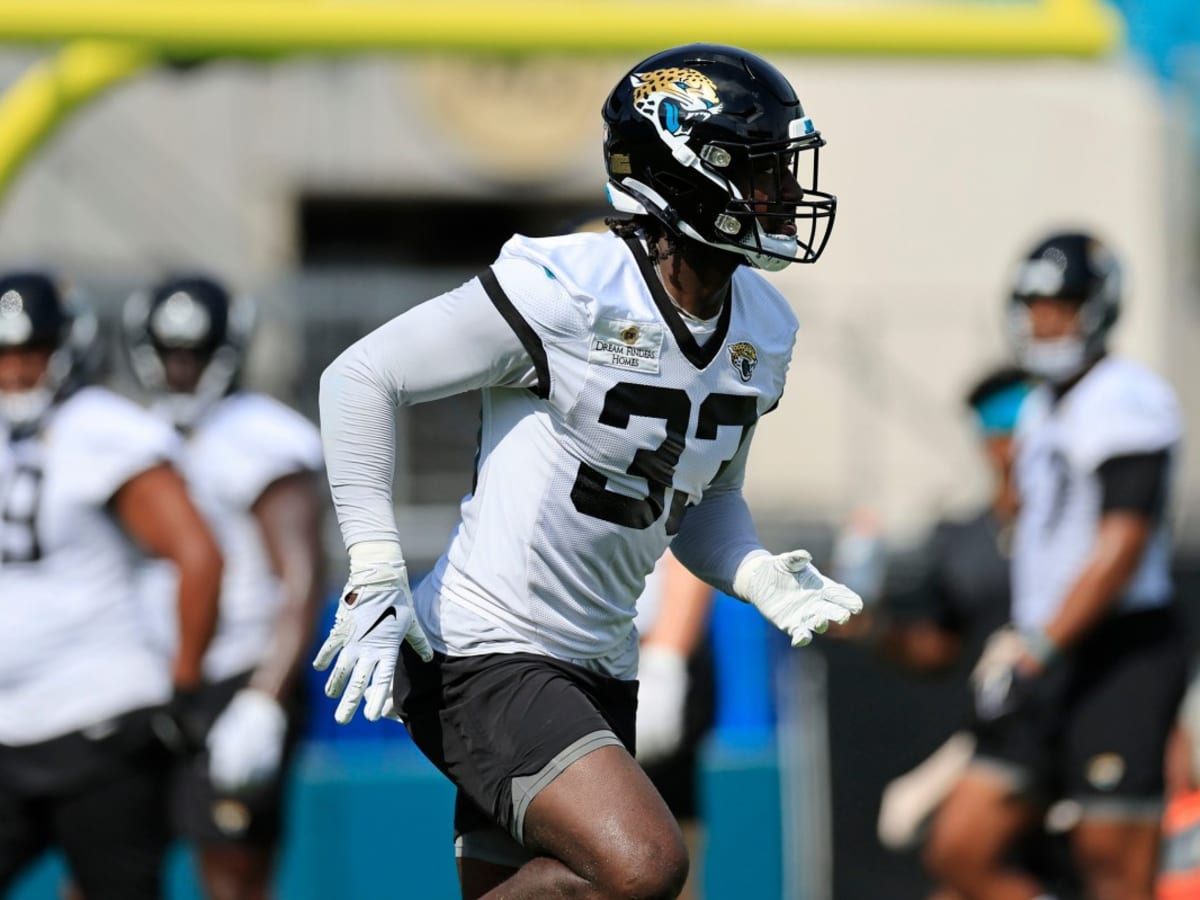 Jacksonville Jaguars linebacker Devin Lloyd (33) defends against the Dallas  Cowboys during an NFL Football game in Arlington, Texas, Saturday, August  12, 2023. (AP Photo/Michael Ainsworth Stock Photo - Alamy