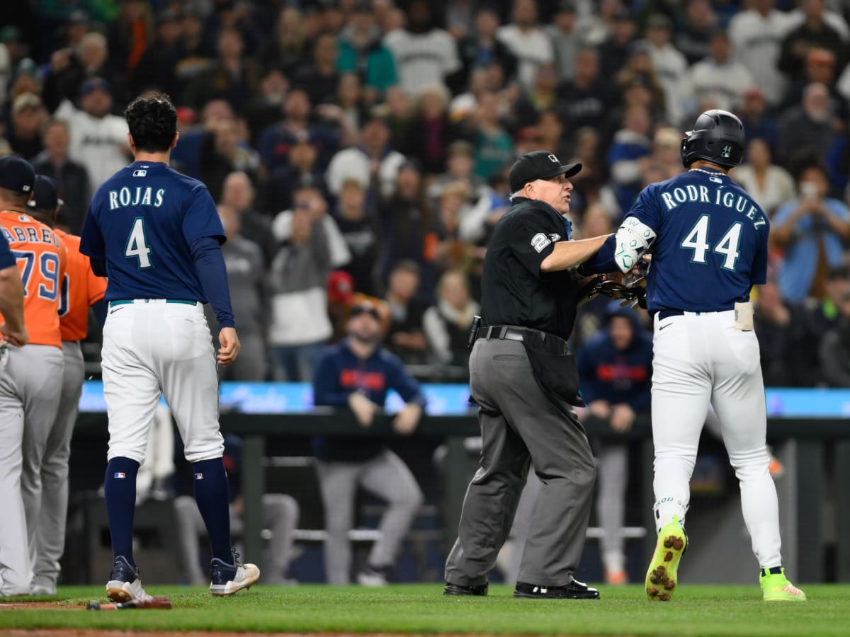 Astros' Neris shouts at Mariners' Rodríguez after strikeout, causing  benches to empty, MLB