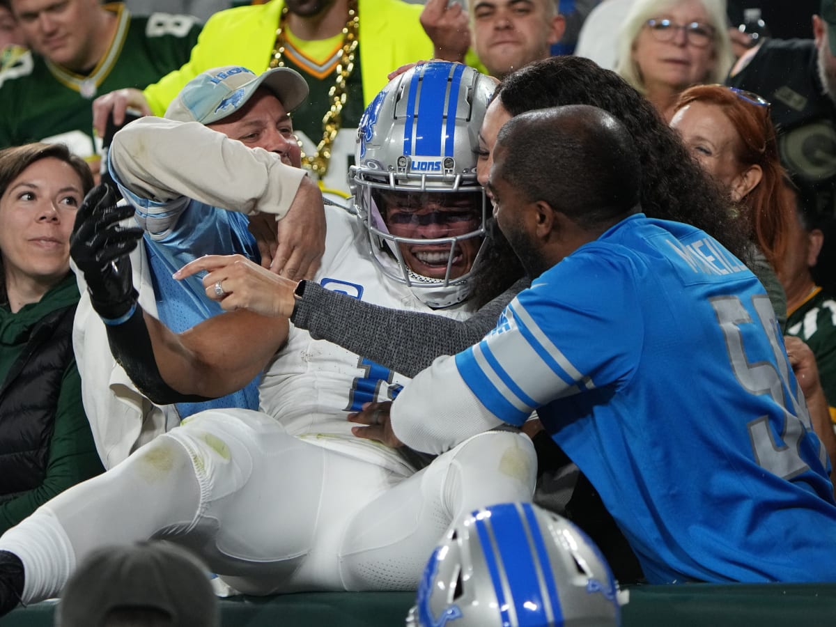 Amon-Ra St. Brown did a Lions leap in Lambeau 