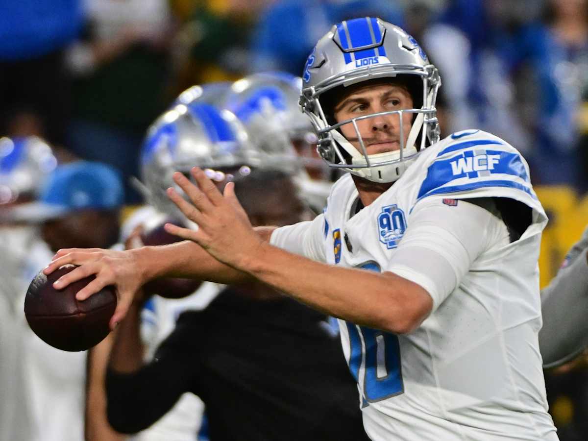 Detroit Lions pummel Green Bay Packers 34-20 at Lambeau Field with David  Montgomery scoring THREE touchdowns to lead his team to an impressive  victory