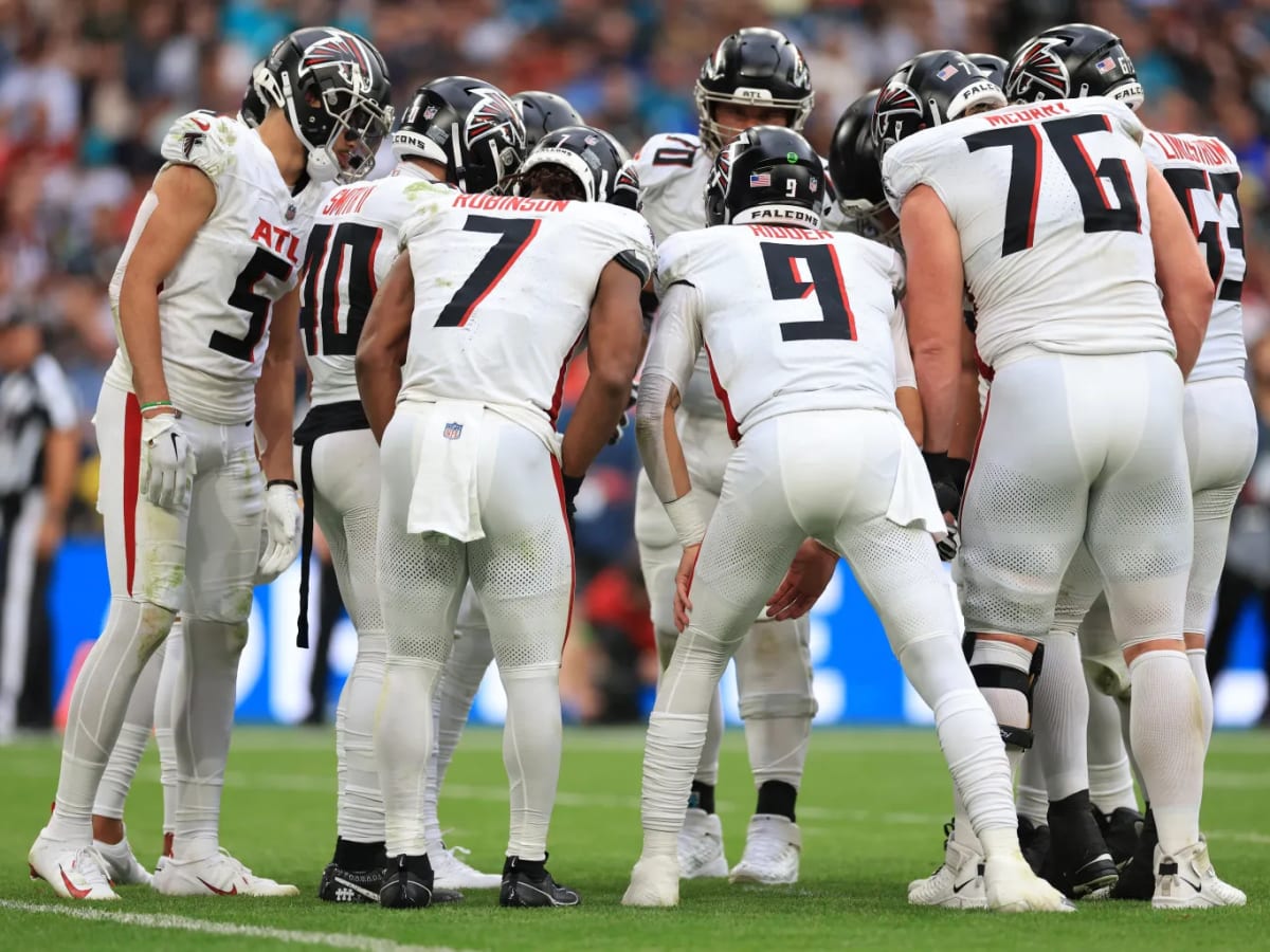 Extremely Intelligent': Atlanta Falcons LB Coach Raves Over Rookie Troy  Andersen - Sports Illustrated Atlanta Falcons News, Analysis and More