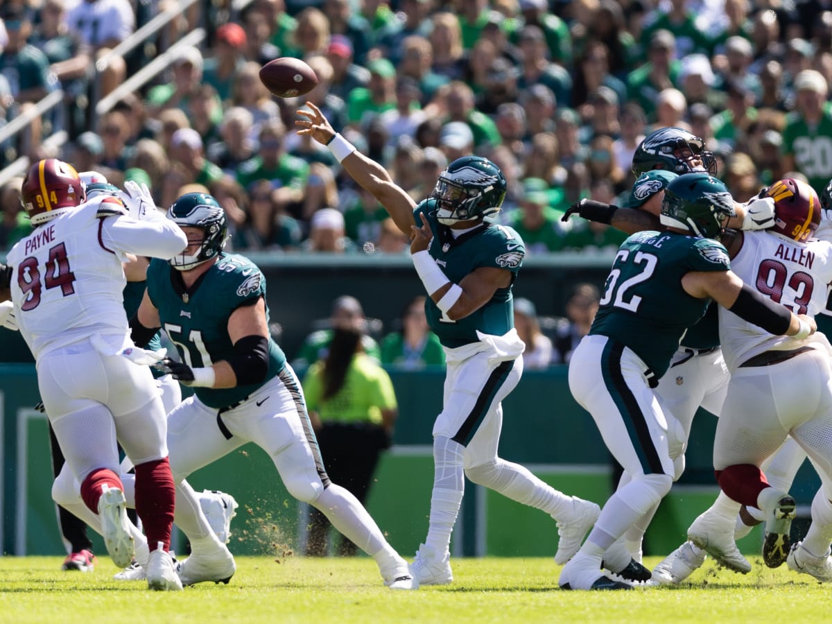 Jalen Hurts leads Philadelphia Eagles to their first 8-0 start