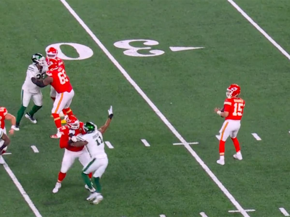 Jets: NFL fans are furious over no-call that led to massive Patrick Mahomes  run