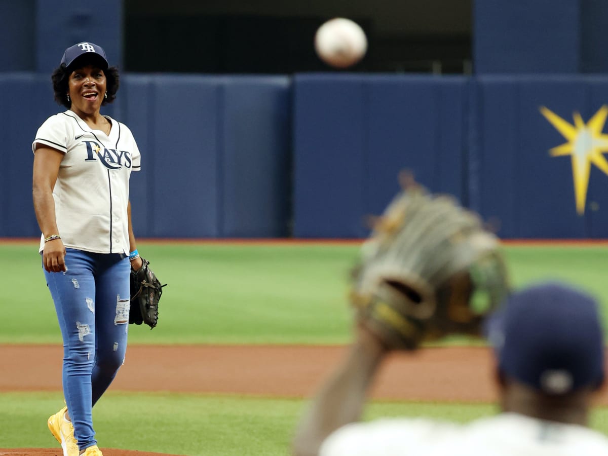 Randy Arozarena's mom throws opening pitch, highlights beautiful