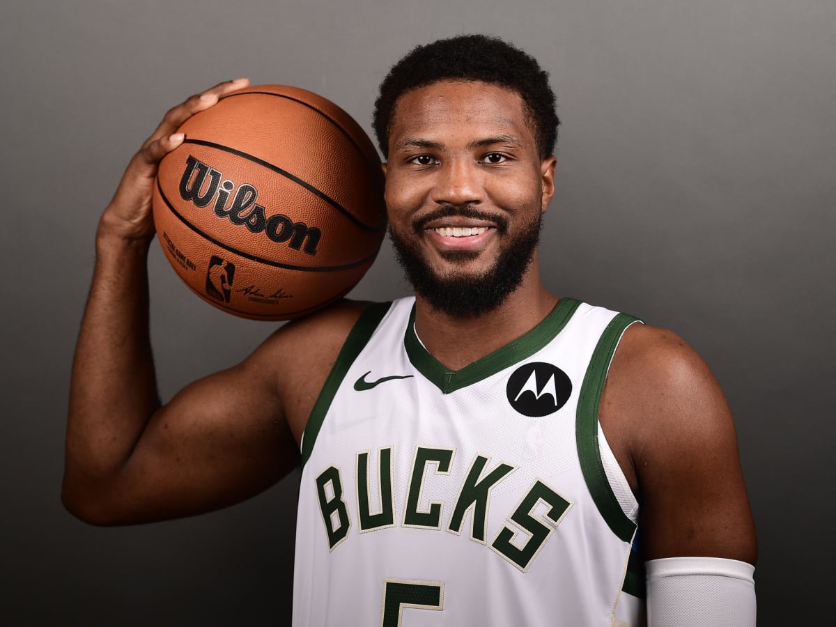 It looks like the Bucks are getting another new jersey this season