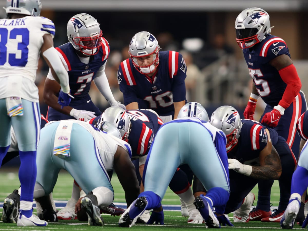 New England Patriots safety Jabrill Peppers (3) lines up against