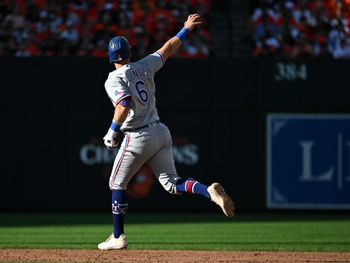 Rangers edge Orioles 3-2, take Game 1 of ALDS