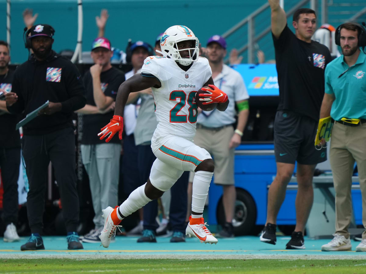 Aggie Achane tops 200 yards rushing in helping Dolphins score 70