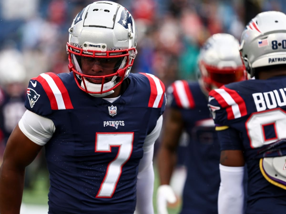 East Rutherford, New Jersey, USA. 30th Oct, 2022. New England Patriots  cornerback JALEN MILLS (2) reacts to his tackle at MetLife Stadium in East  Rutherford New Jersey New England defeats New York