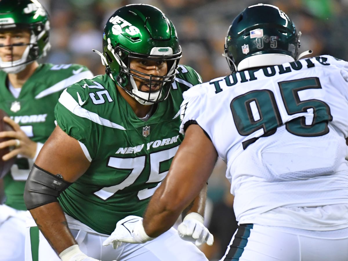 Jets' Breece Hall, Alijah Vera-Tucker suffer season-ending injuries