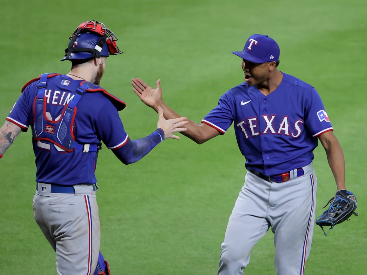 Ranger Suárez lowers ERA to best in postseason history