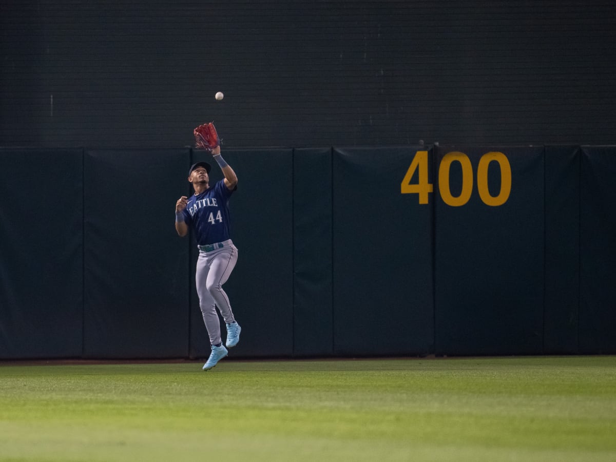 Mariners star Julio Rodriguez named Gold Glove finalist