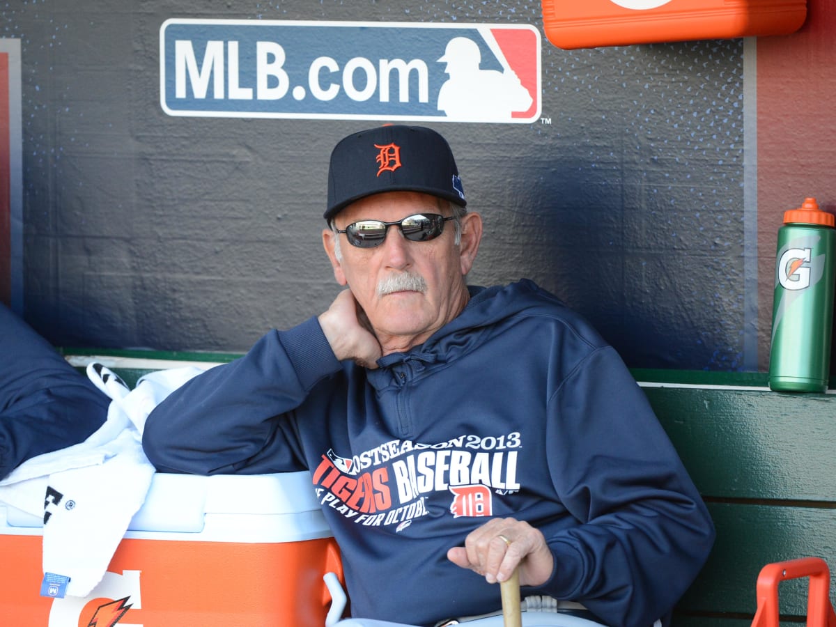 Jim Leyland, left, manager of the Detroit Tigers, exchanges