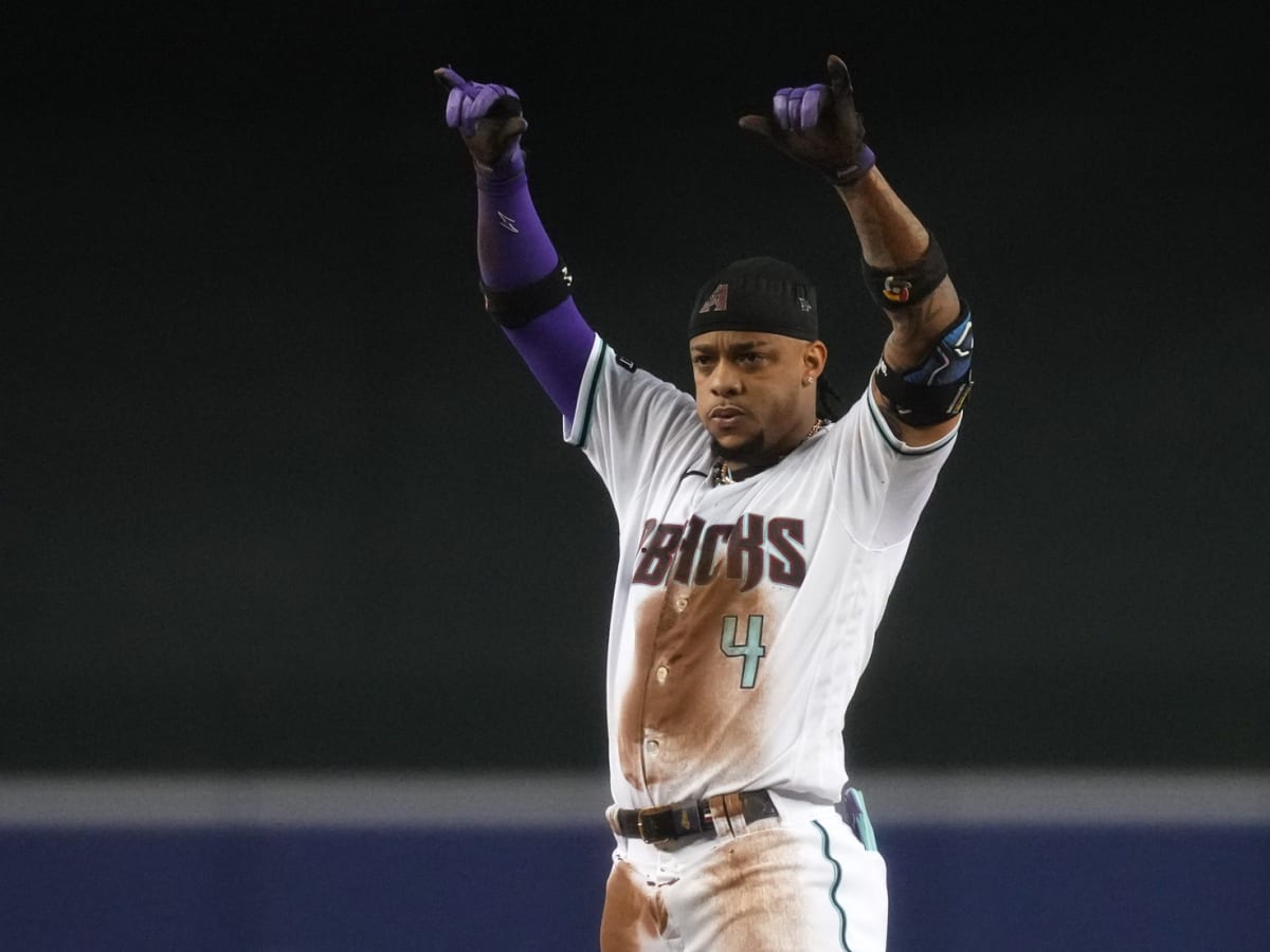 The Athletic MLB on X: The last Arizona Diamondback in franchise history  to have a walkoff in the playoffs, Luis Gonzalez, had some words that  served as a backdrop for Ketel Marte's