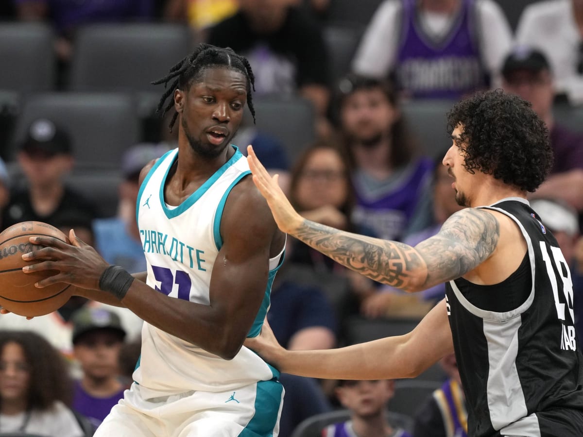 Hornets Waive Brown, Hunter, Mensah