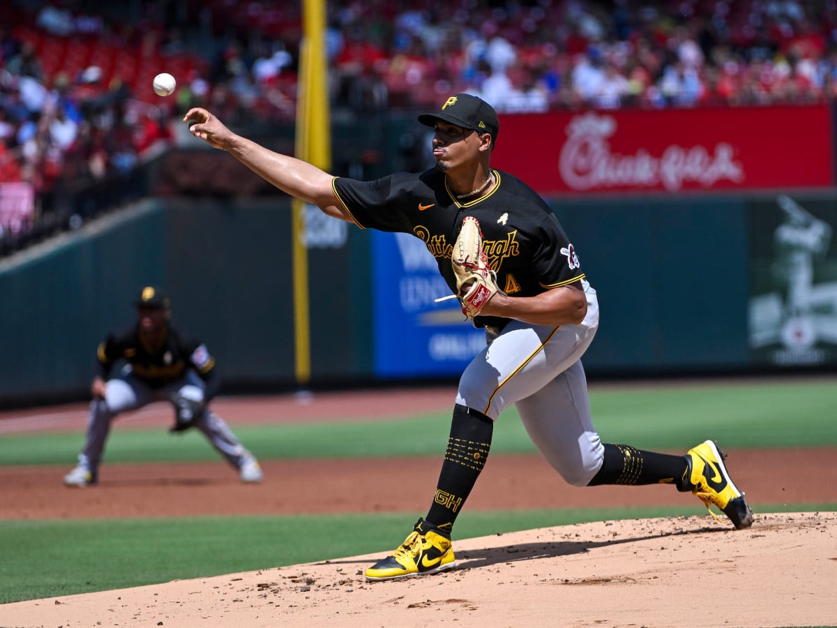 Pittsburgh Pirates' Johan Oviedo Facing Elbow Injury, Tommy John Surgery on  the Table - Fastball