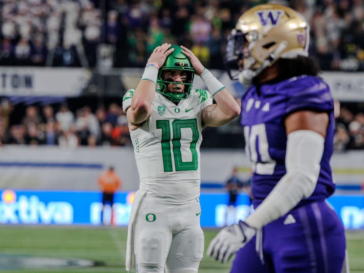 The last time Washington and Oregon faced off we had a CRAZY game with 7  lead changes 😳🍿 Will this time around top it?