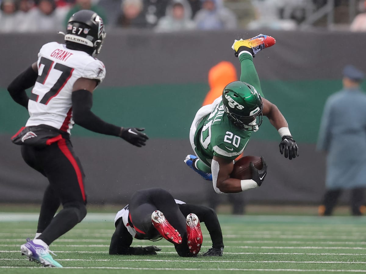 Jets' RB Breece Hall Fined $43.7K for Knocking Defender into Concussion  Protocol - Sports Illustrated New York Jets News, Analysis and More