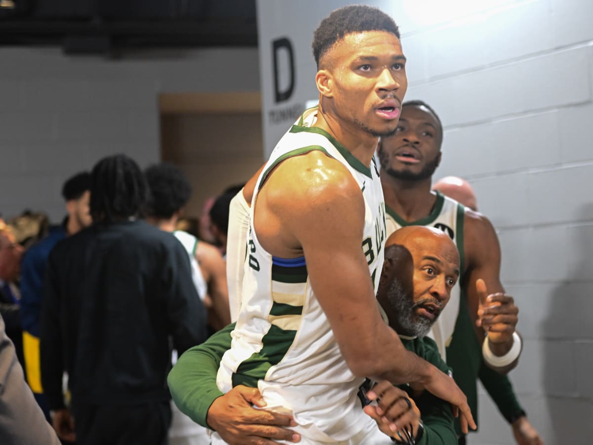 Giannis Antetokounmpo scores franchise-record 64 points, Bucks b