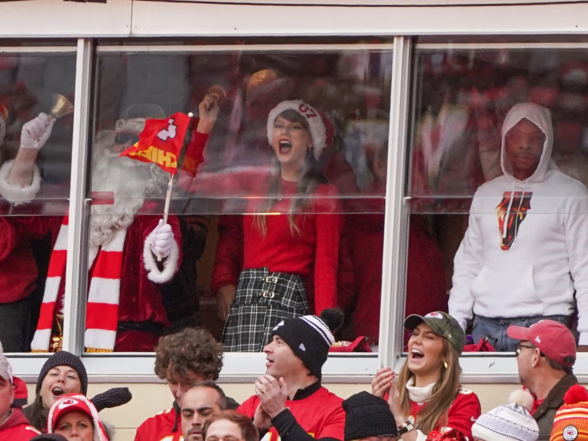 Taylor Swift Seemed to be Wearing Travis Kelce's Chiefs Jacket Upon Arrival  at Sunday's Game vs. Bengals - Sports Illustrated