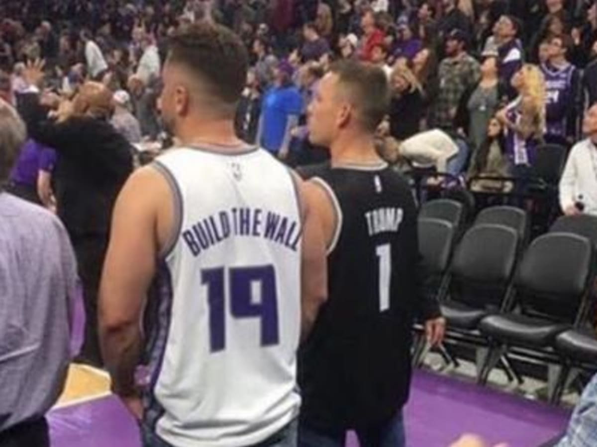  Kings surprise fans with late night throwback jersey reveal