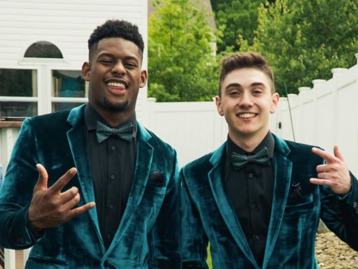 Pittsburgh Steelers' JuJu Smith-Schuster attends high school prom, students  chant 'f--k AB'