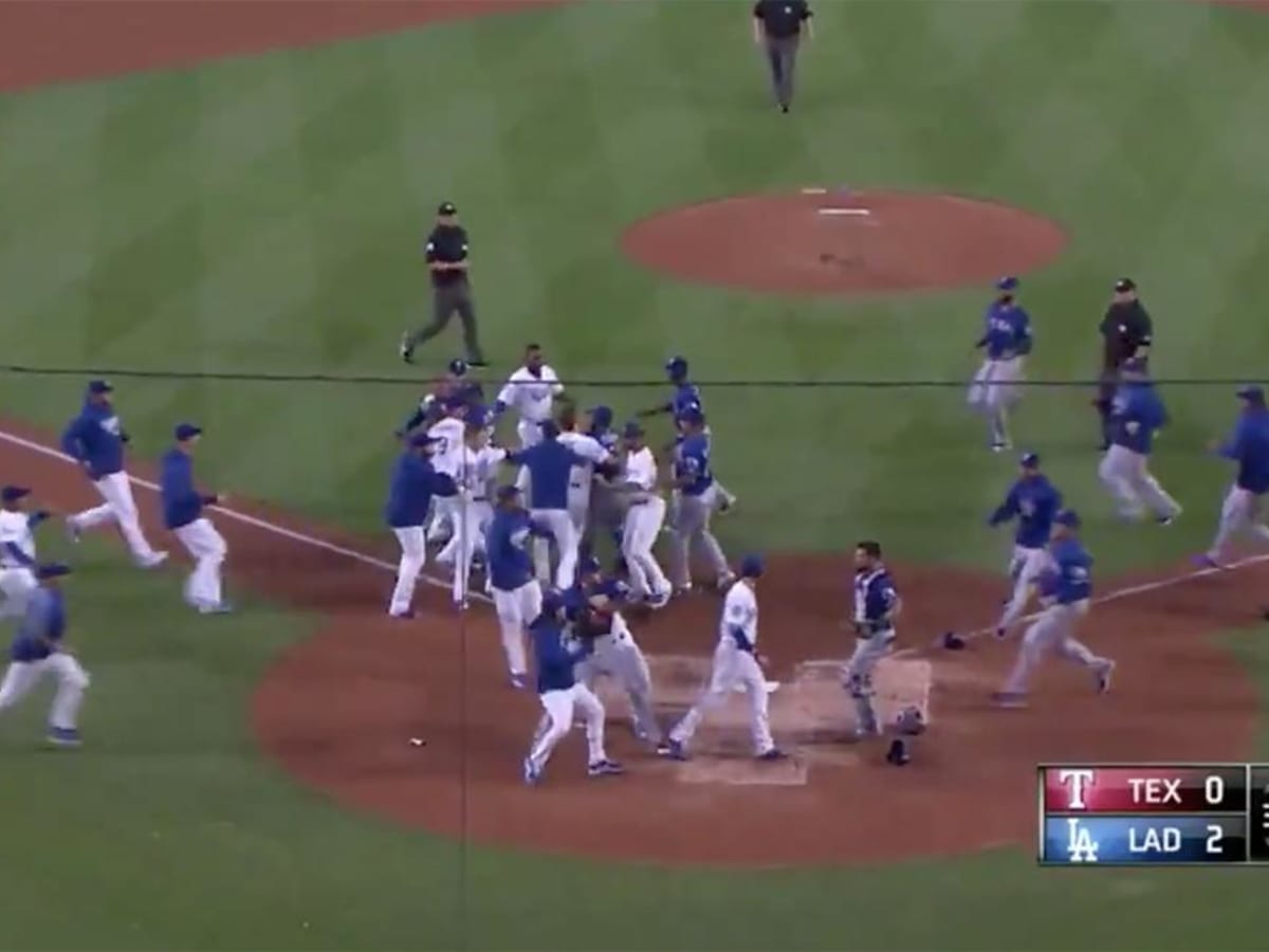 Matt Kemp takes out Robinson Chirinos, Dodgers, Rangers scuffle