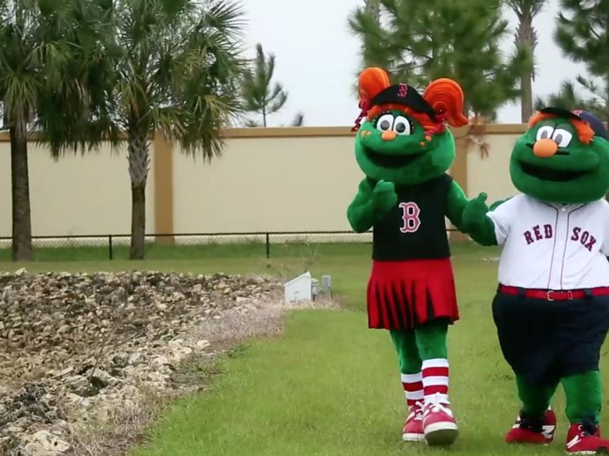 Marshfield welcomes Red Sox mascot Wally