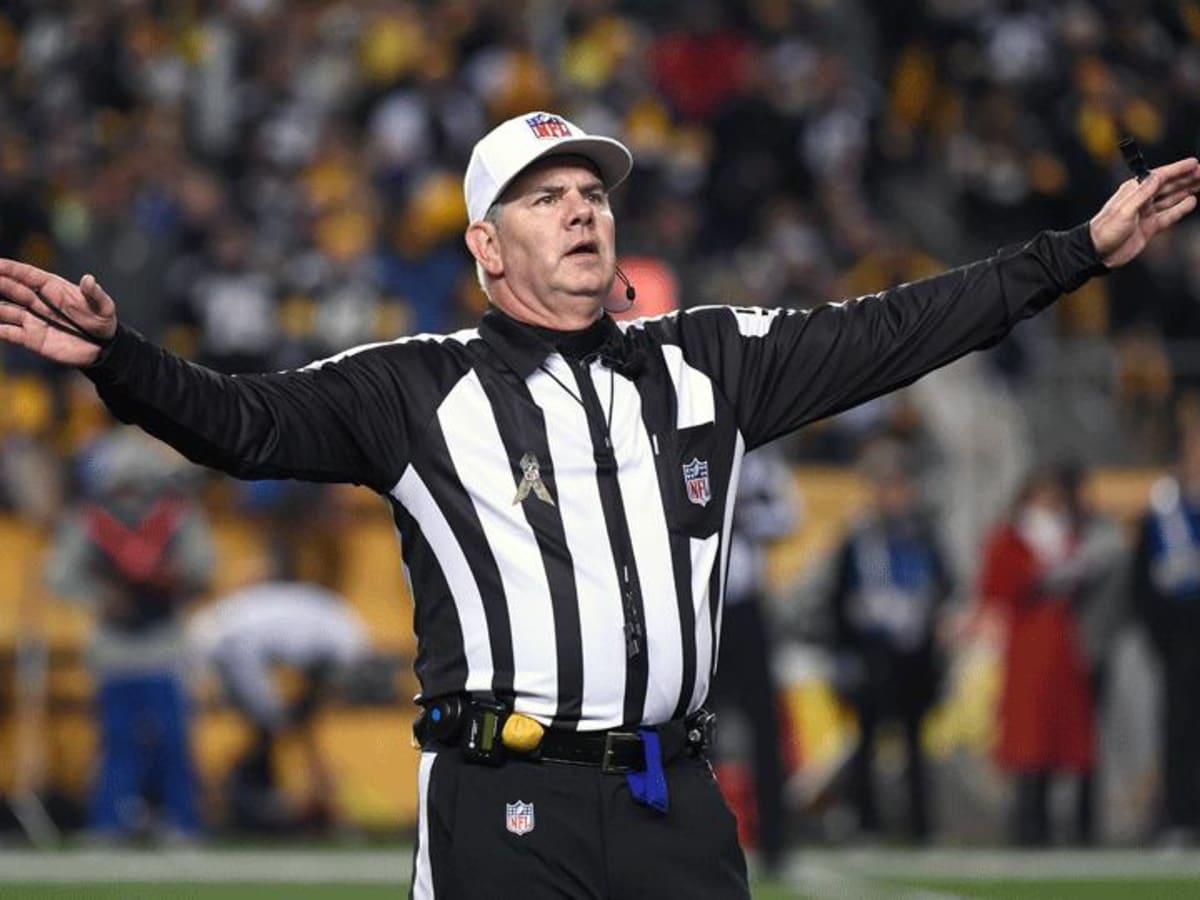 Super Bowl Refs: Bill Vinovich heads Super Bowl LIV Officiating Crew -  Sports Illustrated