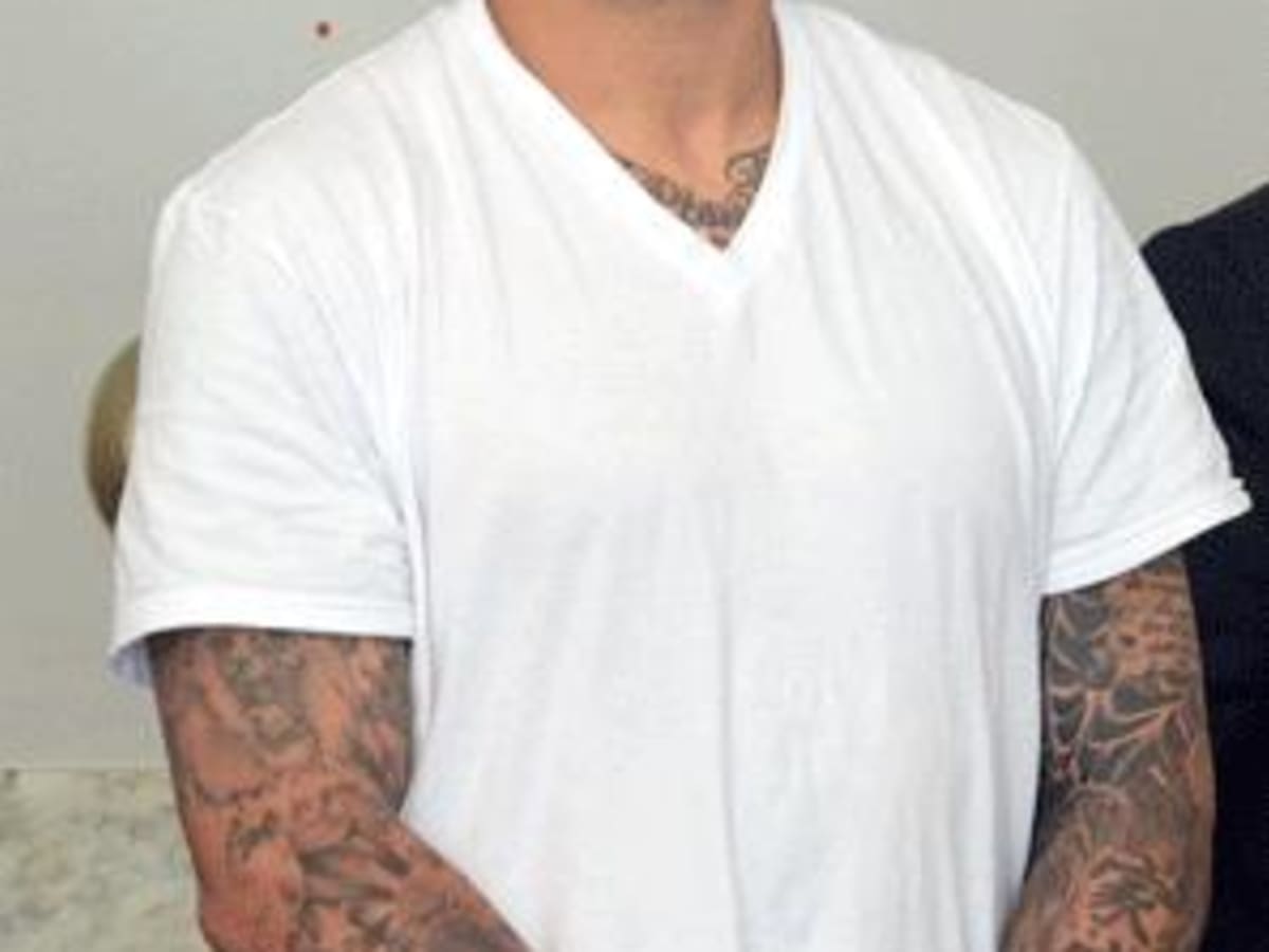 Aaron Hernandez Men's T-Shirts for Sale